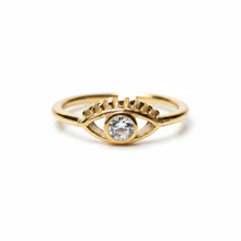 Bague Amarina - dorée 14k œil stylisé asymétrique zirconium sur fond blanc - LELIEGE