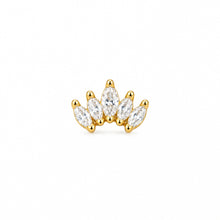 Boucles d'Oreilles Tiara - piercing couronne zirconium serti perlé et doré 18k sur fond blanc - LELIEGE