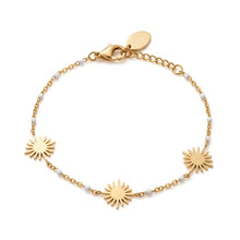 Bracelet Surya - bracelet doré, soleils et perles émaillées blanches sur fond blanc - LELIEGE