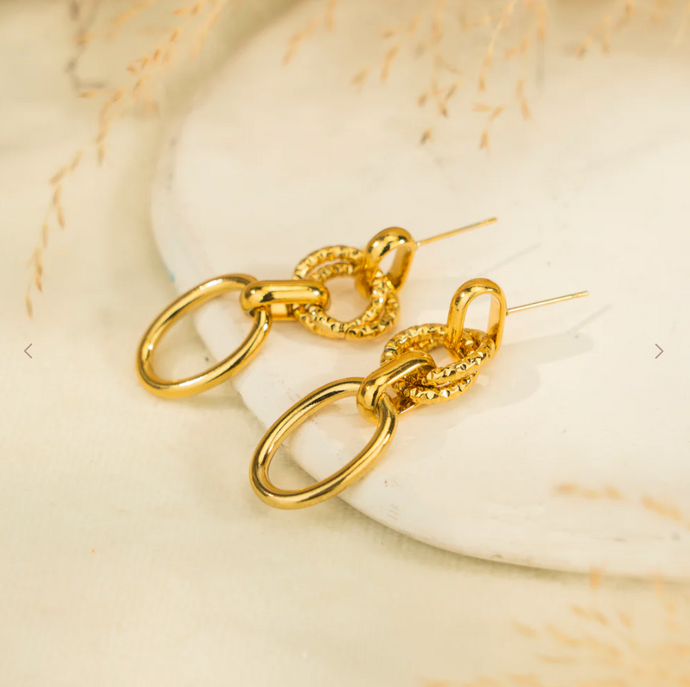 Boucles d'oreilles dorées anneaux entremêlés - LELIEGE