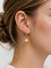 Boucles d'Oreilles Créole Perla  - Fleur dorée et Perle
