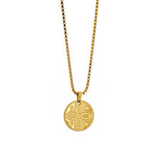 Collier Harmonie - chaîne vénitienne dorée 18k médaille motif floral ciselé et poli sur fond blanc - LELIEGE