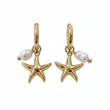 Mini Créoles Iris - boucles dorées étoile de mer et perle d'eau douce sur fond blanc - LELIEGE